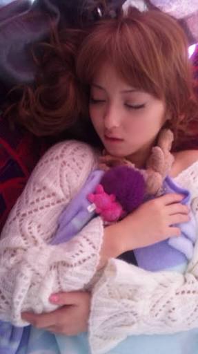 乃木坂46白石麻衣、寝顔が美しすぎる　秋元真夏が撮影＜乃木撮・先行カット＞