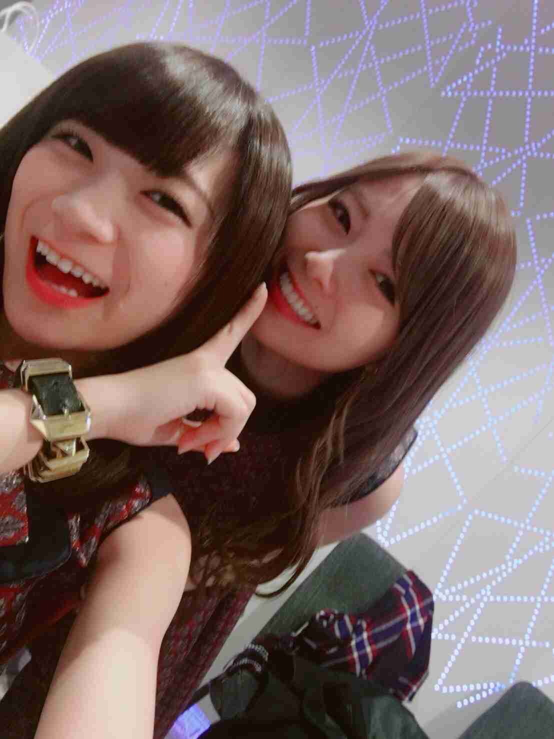 乃木坂46白石麻衣、寝顔が美しすぎる　秋元真夏が撮影＜乃木撮・先行カット＞