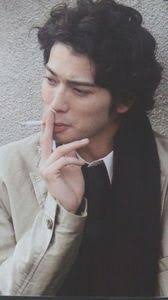 歯茎が黒い人