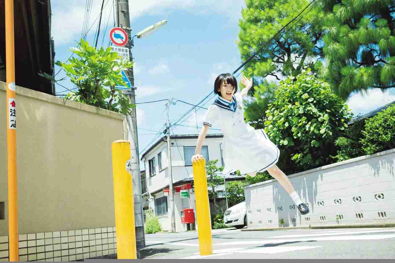 生駒里奈“アイドルとして最後のグラビア”変わらぬ透明感と成長した美しさ見せる