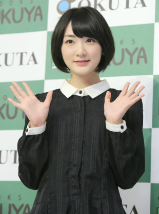 生駒里奈“アイドルとして最後のグラビア”変わらぬ透明感と成長した美しさ見せる