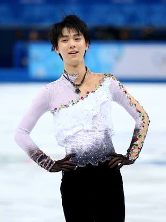 羽生結弦、笑顔全開で密着ハグ 世界中からコメント殺到