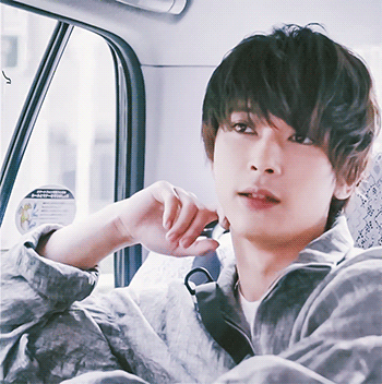 吉沢亮が好きな人〜!