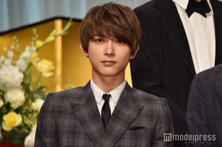 吉沢亮が好きな人〜!