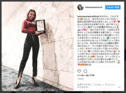 ローラ、圧巻スタイルあらわな水着姿 絶賛続々