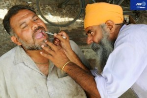 悩みを書くとインド人が現れて慰めたり励ましたりしてくれるトピ