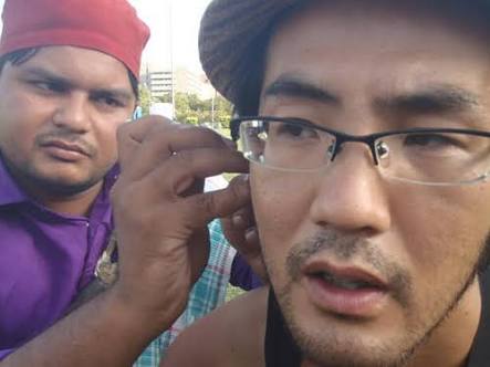 悩みを書くとインド人が現れて慰めたり励ましたりしてくれるトピ