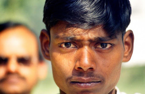 悩みを書くとインド人が現れて慰めたり励ましたりしてくれるトピ