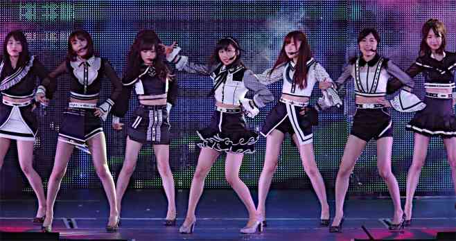 NMB48山本彩、“ピンクグラデ風”斬新ヘアに絶賛の声「最高に似合う」「真似したい」