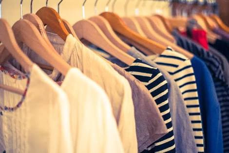 (衣替えの時期)お気に入りの洋服どれくらいありますか？