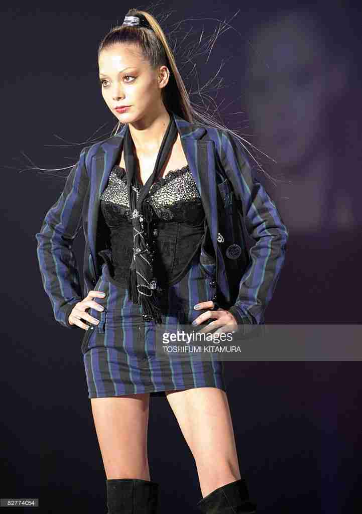 ポーズを決めてる画像を貼るトピ