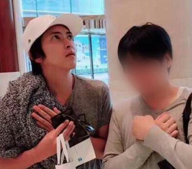 ポーズを決めてる画像を貼るトピ