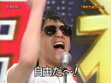 【賛否】41歳男性「ブランドのロゴが大きく入っている服を買う人の心理が理解ができない！」