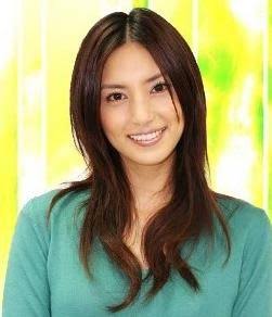 シンプルな服が似合う人って?