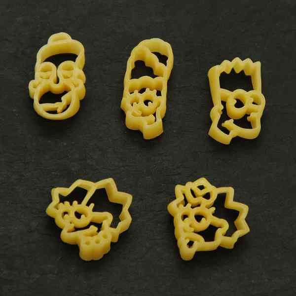 いろいろな形のパスタが集まるトピ