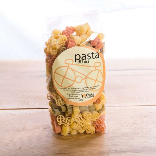 いろいろな形のパスタが集まるトピ