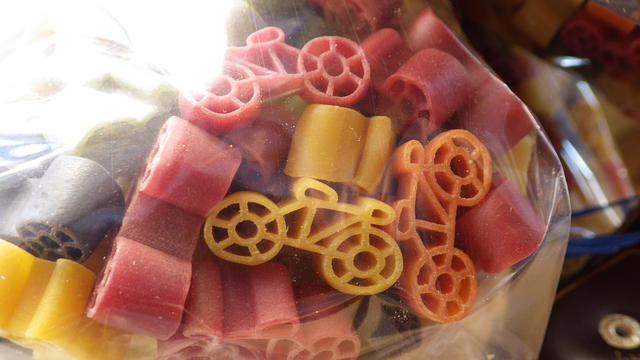 いろいろな形のパスタが集まるトピ