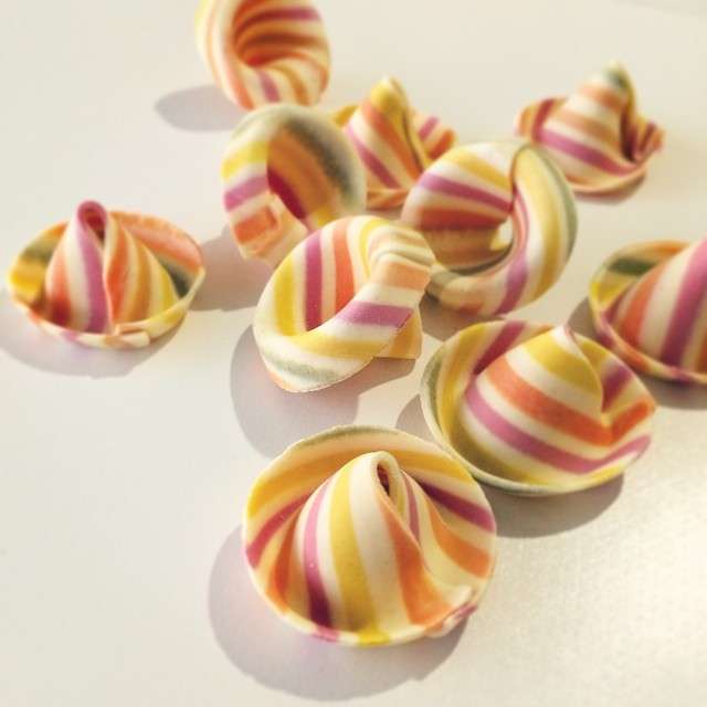 いろいろな形のパスタが集まるトピ