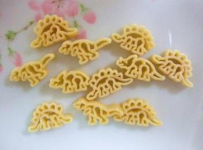いろいろな形のパスタが集まるトピ