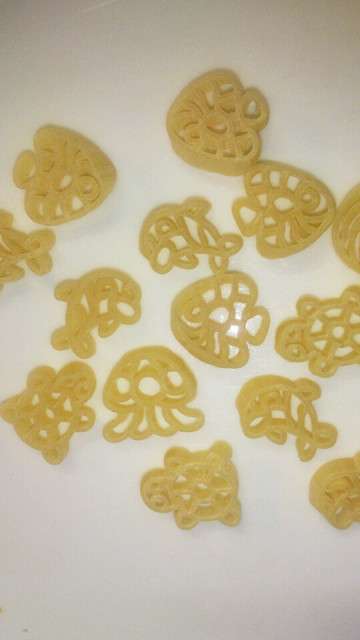 いろいろな形のパスタが集まるトピ