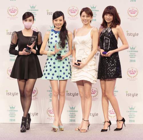 米倉涼子、美背中を大胆に披露