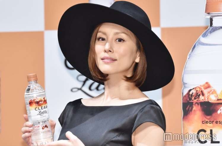 米倉涼子、美背中を大胆に披露