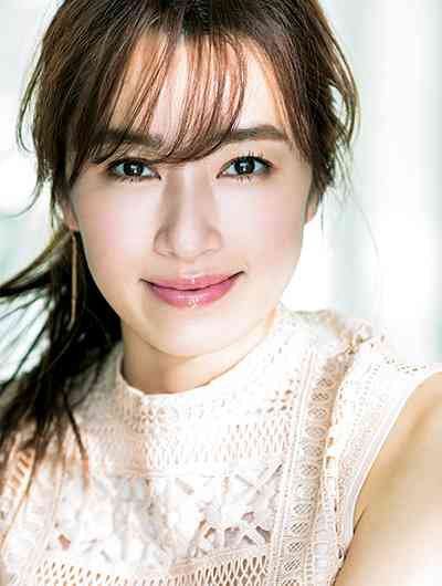 42歳の人気モデル・仁香、16歳年下のカメラマンと熱愛！結婚も視野