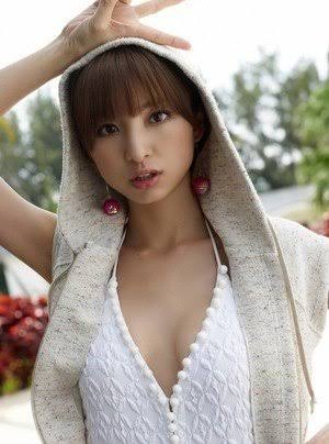 篠田麻里子、メルヘンな三つ編みおさげに「妖精みたい」「可愛すぎる」とファン悶絶