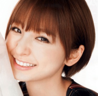 篠田麻里子、メルヘンな三つ編みおさげに「妖精みたい」「可愛すぎる」とファン悶絶