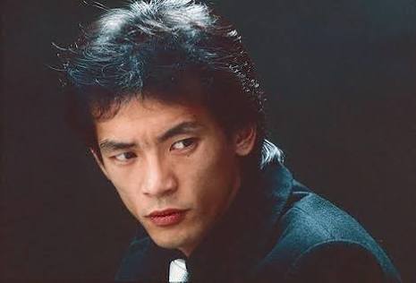 「濃い顔」と「薄い顔」を交互に貼っていくトピ