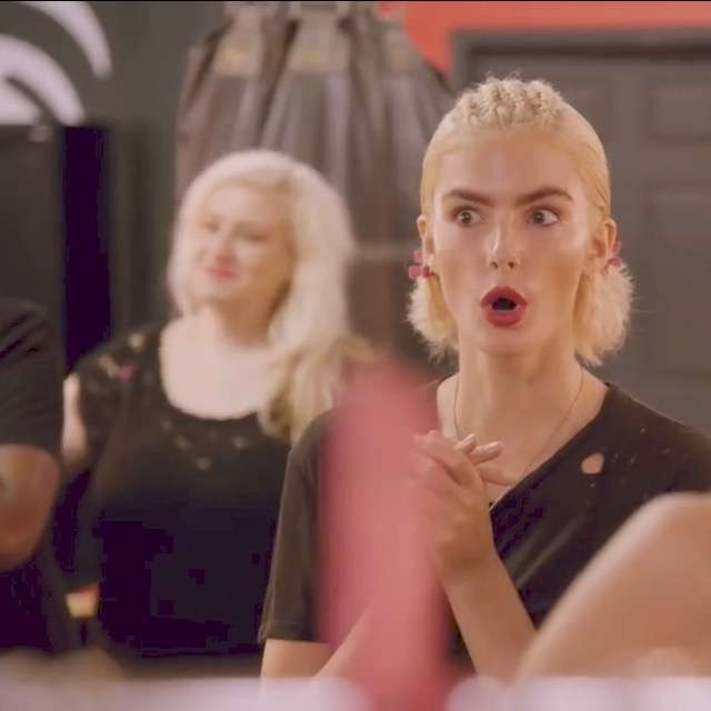 「濃い顔」と「薄い顔」を交互に貼っていくトピ