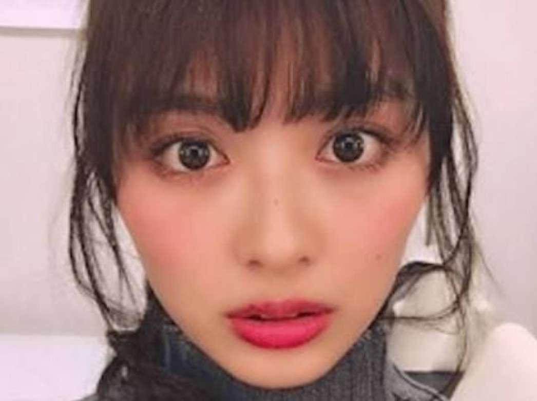 「濃い顔」と「薄い顔」を交互に貼っていくトピ