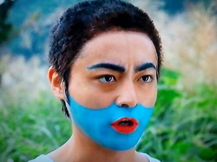 「濃い顔」と「薄い顔」を交互に貼っていくトピ