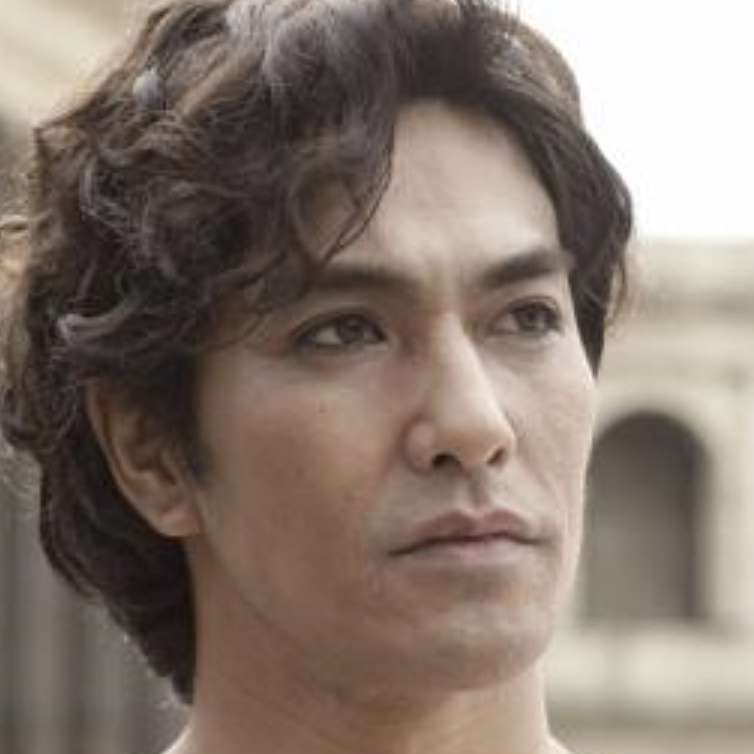 「濃い顔」と「薄い顔」を交互に貼っていくトピ