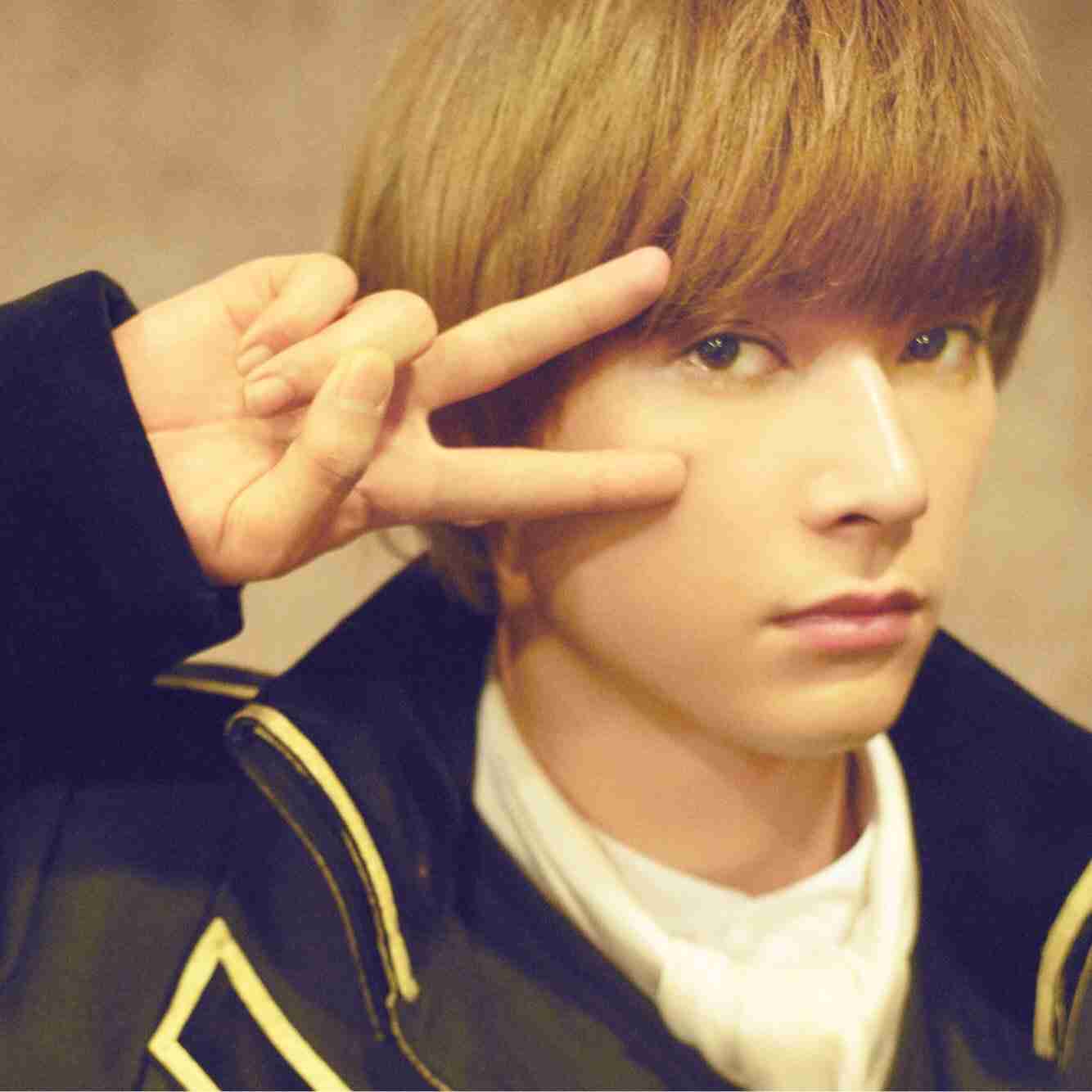 「濃い顔」と「薄い顔」を交互に貼っていくトピ