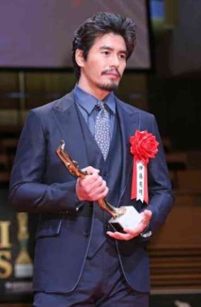 「濃い顔」と「薄い顔」を交互に貼っていくトピ