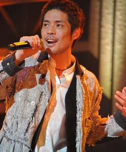 「濃い顔」と「薄い顔」を交互に貼っていくトピ