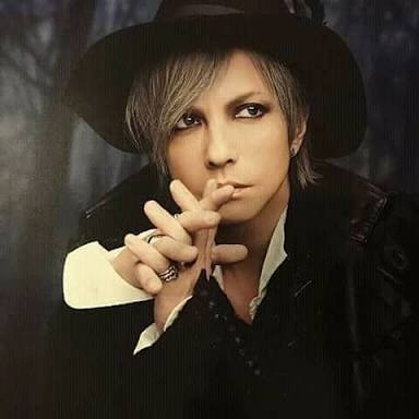 「濃い顔」と「薄い顔」を交互に貼っていくトピ