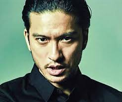 「濃い顔」と「薄い顔」を交互に貼っていくトピ