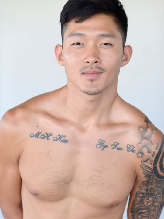 「濃い顔」と「薄い顔」を交互に貼っていくトピ