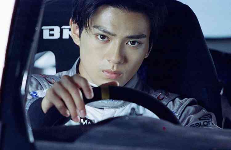 「濃い顔」と「薄い顔」を交互に貼っていくトピ