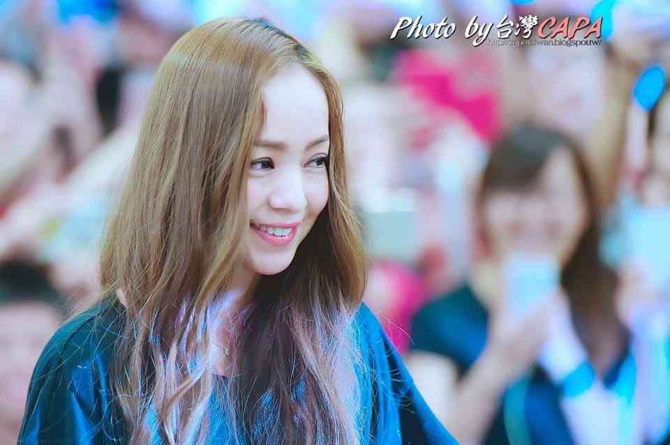 安室奈美恵、台湾到着で空港パニック イモトアヤコの姿も!…現地ファンに交じり