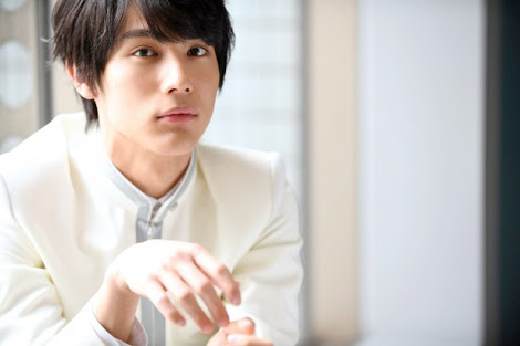 全身ホワイトコーデの似合う男性芸能人