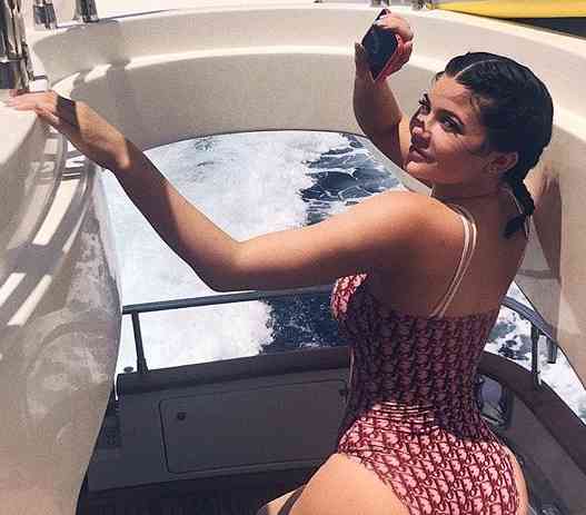 カイリー・ジェンナー、生後3か月愛娘とのショットに900万超「いいね！」
