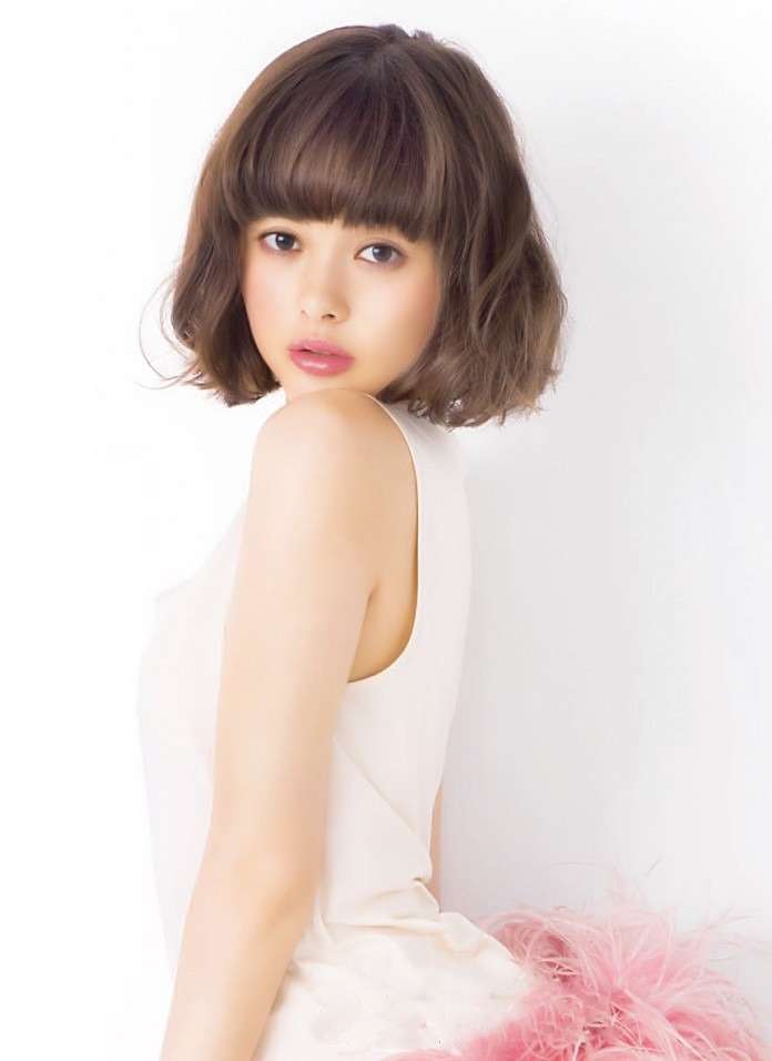 【画像】お人形さんみたいな顔