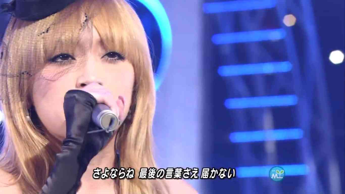 浜崎あゆみ、「可愛すぎる」珍しいメガネ姿の自撮りに絶賛の声が相次ぐ