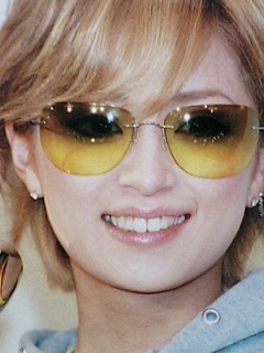 浜崎あゆみ、「可愛すぎる」珍しいメガネ姿の自撮りに絶賛の声が相次ぐ