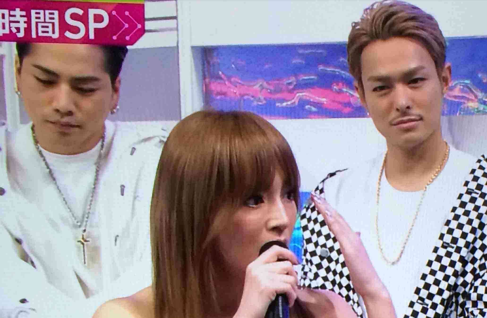浜崎あゆみ、「可愛すぎる」珍しいメガネ姿の自撮りに絶賛の声が相次ぐ