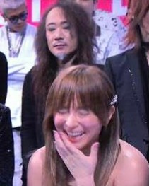 浜崎あゆみ、「可愛すぎる」珍しいメガネ姿の自撮りに絶賛の声が相次ぐ