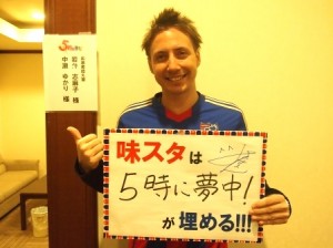 英俳優ヒュー・グラントが57歳で結婚へ 3子もうけた39歳の恋人と